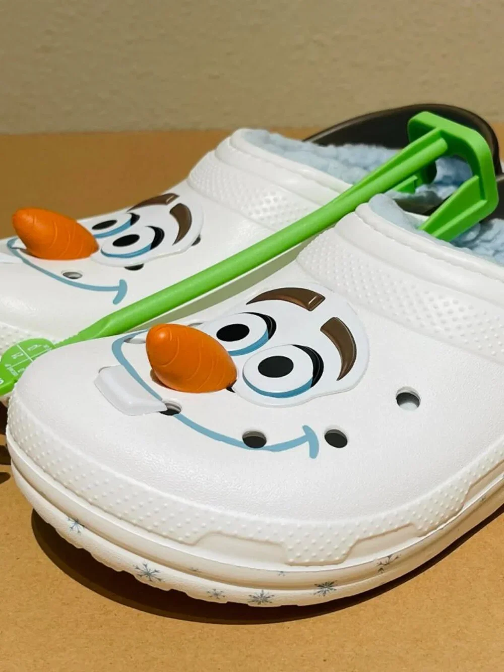 Crocs Kids Disney Frozen Olaf Lined Classic Clogs - Size J3 NWT | No Offers